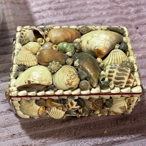 Vintage 1970’s Seashell Decorative Box